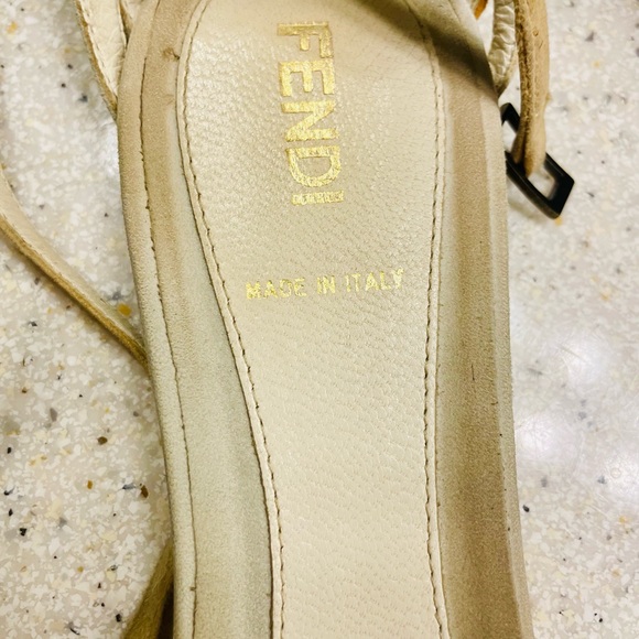 Designer sandals - Picture 3 of 5